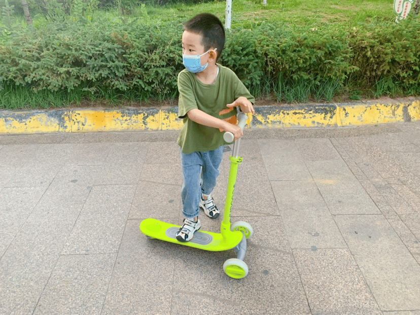 快樂童年 有你相伴 酷騎Q1兒童滑板車_新浪眾測
