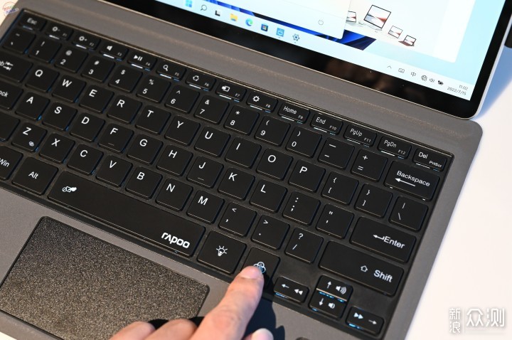 手感顺滑平板键盘，更好用的Surface Pro伴侣_新浪众测