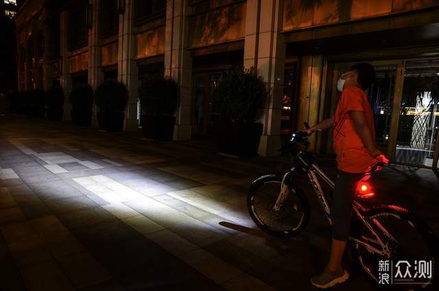 給孩子配一套邁極炫專業車燈，放心騎車過暑假_新浪眾測