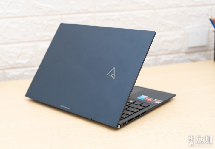 AMD Yes!超薄A4本华硕灵耀X 13锐龙版评测!_新浪众测