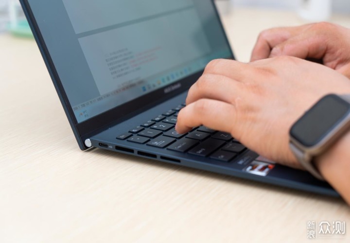AMD Yes!超薄A4本华硕灵耀X 13锐龙版评测!_新浪众测