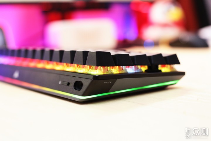 虽迟,但一步到位 海盗船 K70 pro mini 键盘_新浪众测