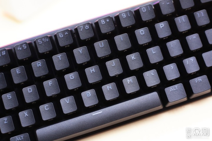 虽迟,但一步到位 海盗船 K70 pro mini 键盘_新浪众测