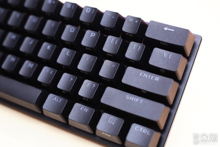 虽迟,但一步到位 海盗船 K70 pro mini 键盘_新浪众测