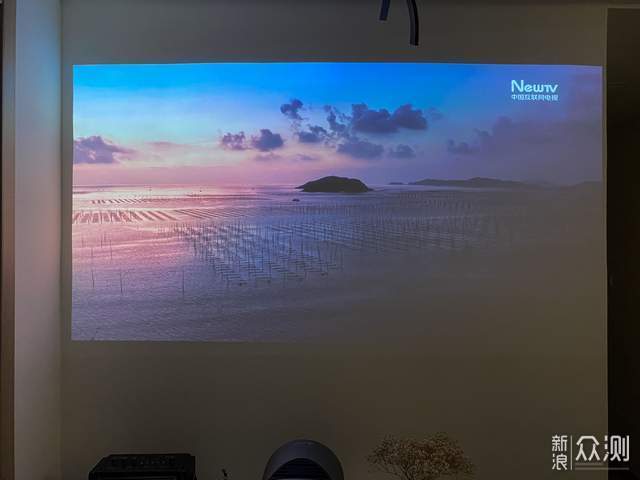万元投影体验如何?慧示H3超短焦投影仪_新浪众测