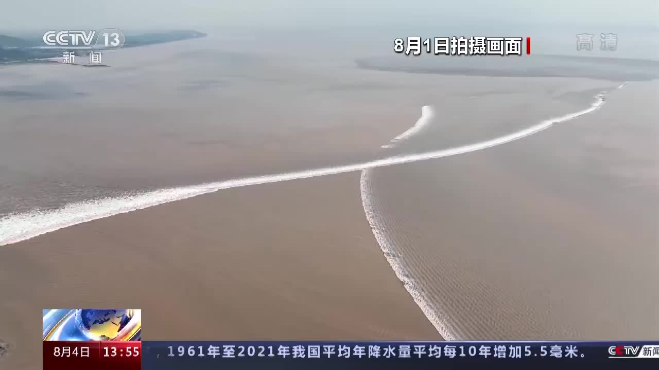 水声隆隆，场面壮观！钱塘江出现鱼鳞潮