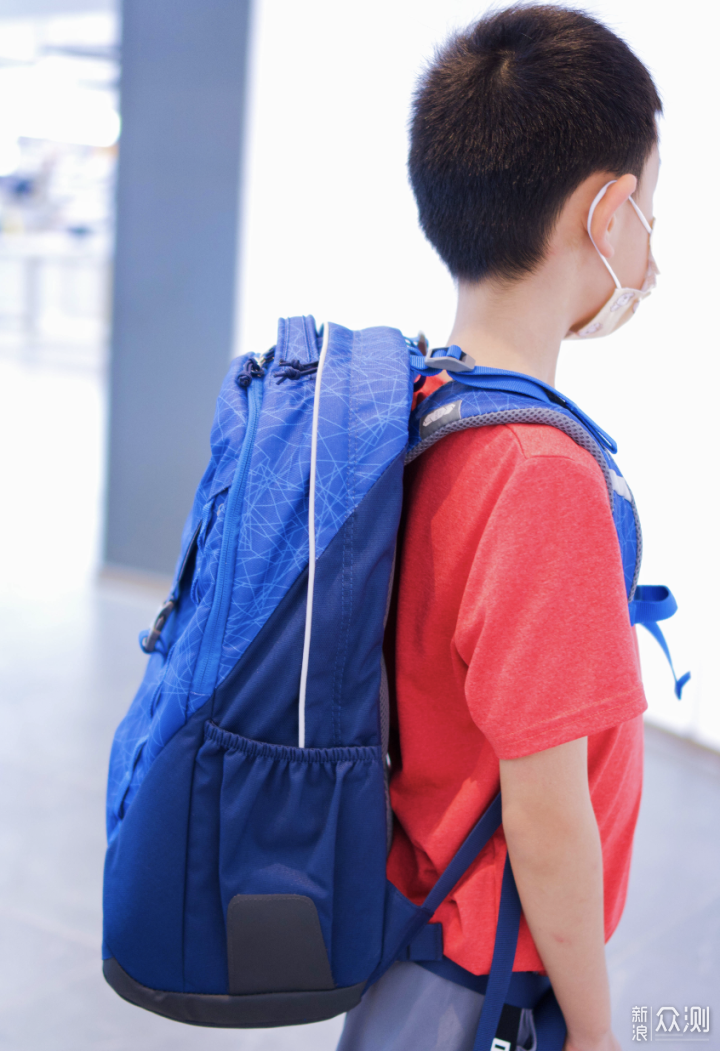 当小学生背上了户外双肩包Deuter学生书包晒单_新浪众测