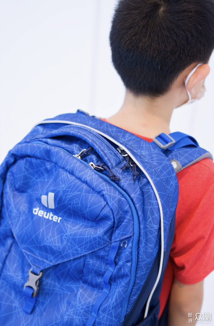 当小学生背上了户外双肩包Deuter学生书包晒单_新浪众测