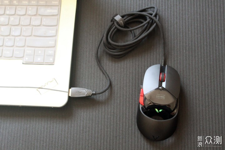 VT960S超跑游戲鼠標：首款搭載V+技術黑科技_新浪眾測