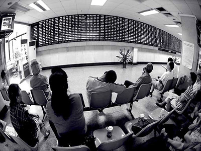 开盘：三大指数集体高开沪指涨0.42% 光伏概念股涨幅居前