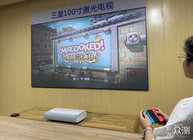 激光电视还得选三星,在家就能享受4k_新浪众测