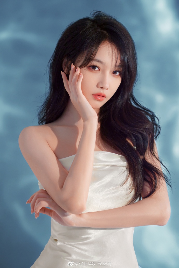 SNH48宋昕冉舞台摔倒 发文报平安称会遵医嘱休息