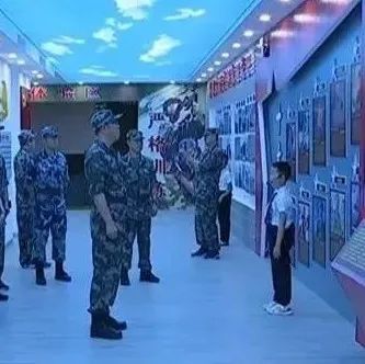 黑龙江省友谊县小小红色讲解员走进国防展厅