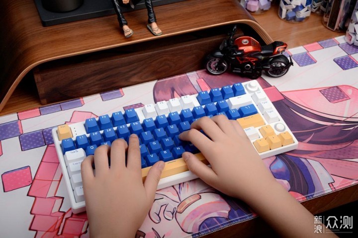 自带拨杆,HELLO GANSS HS75T三模键盘开箱_新浪众测