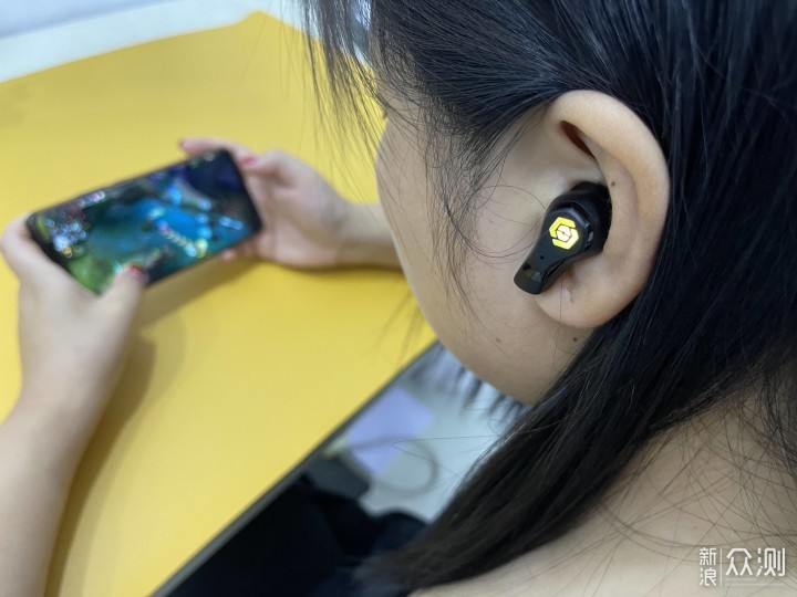 游戏TWS耳机怎么选？三款游戏耳机上手简评_新浪众测