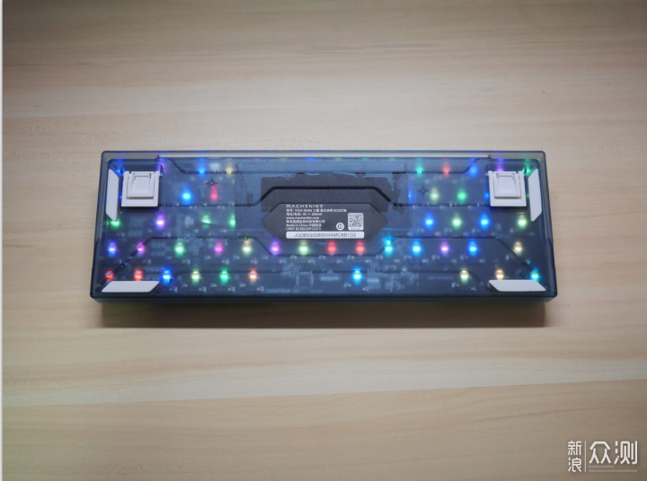 机械键盘玩家的折腾实例，水轴+透明键帽_新浪众测