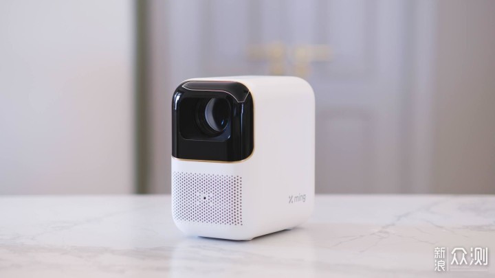小明 Q1Pro对比极米Z6X,千元差价有何不同?_新浪众测