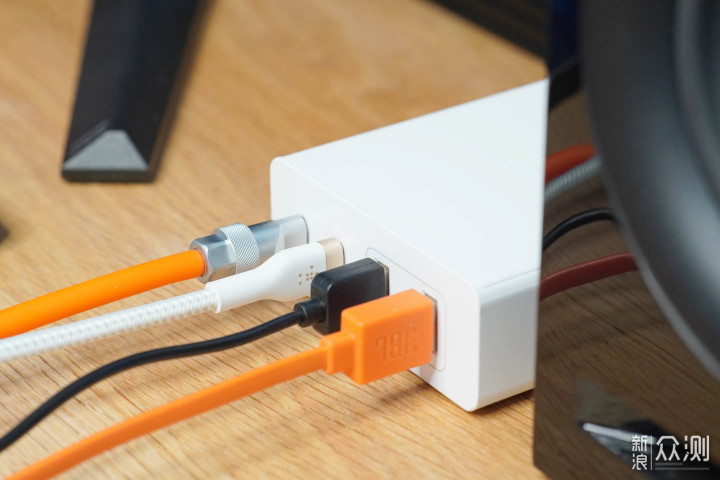 超级工作台必备，贝尔金4K扩展坞+108W充电器_新浪众测