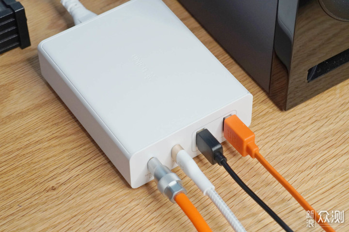 超级工作台必备，贝尔金4K扩展坞+108W充电器_新浪众测