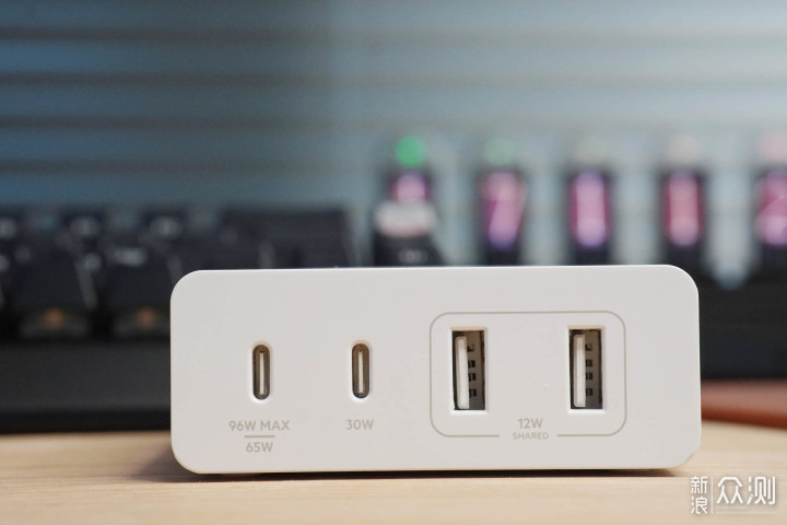 超级工作台必备，贝尔金4K扩展坞+108W充电器_新浪众测