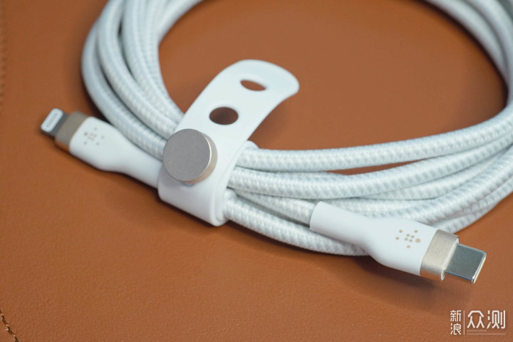 超级工作台必备，贝尔金4K扩展坞+108W充电器_新浪众测