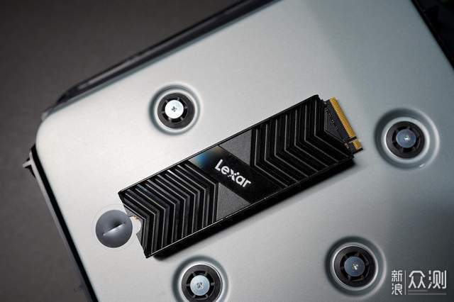 PS5扩容一步到位，雷克沙NM800PRO SSD初体验_新浪众测