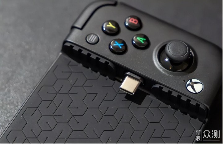 盖世小鸡联手微软XBOX,手机也支持XGP游戏_新浪众测