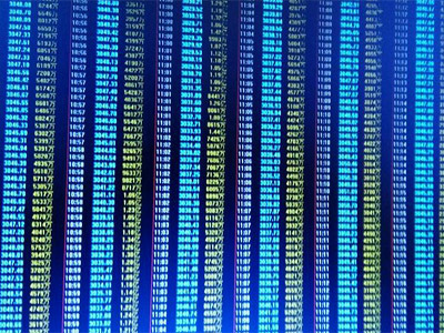 快讯：指数早间窄幅盘整 题材概念股表现活跃