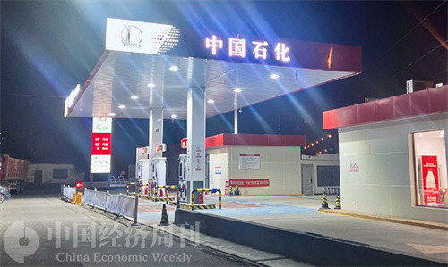 北京市通州区中国石化加油站。摄影：《中国经济周刊》记者 张宇轩
