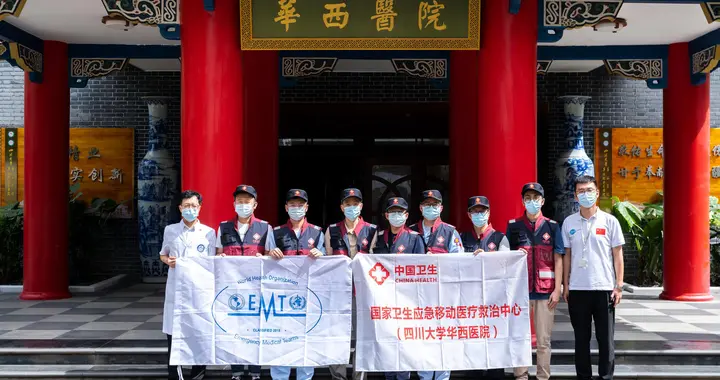 国家、省级紧急医学救援队伍赶赴地震现场