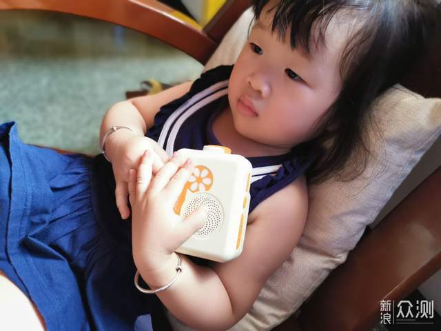 有了趣学伴绘本故事放映机,哄娃启蒙不用愁_新浪众测