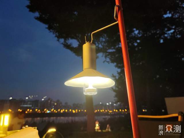 小猴露營燈：夜晚不隻有光，氣氛燈	、輕鬆應對室外各種突發天氣。氣氛燈、不僅能為他們的室外生活增添一份精巧	，</p>
					<p><img src=