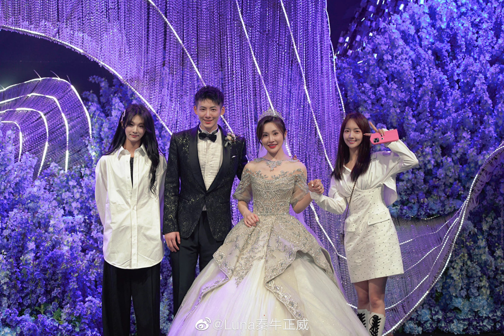 秦牛正威祝大王新婚快乐 透露新娘婚礼幸福落泪