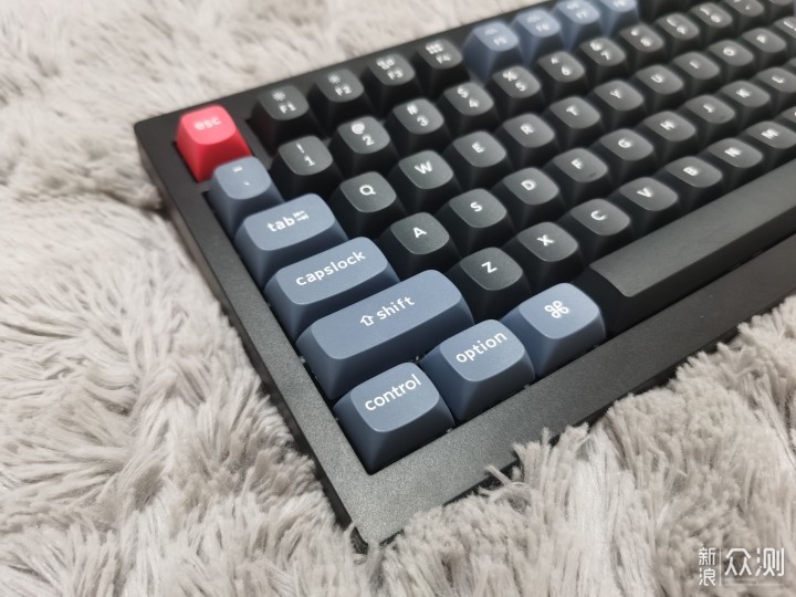 一把特別的機械鍵盤自帶音量調節的KeychronV1_新浪眾測