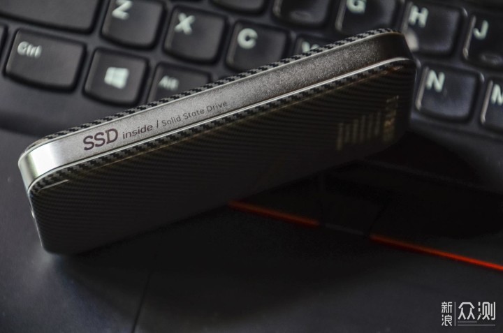 小巧大容量，高速商务风：SETMSPACE移动盘L10_新浪众测