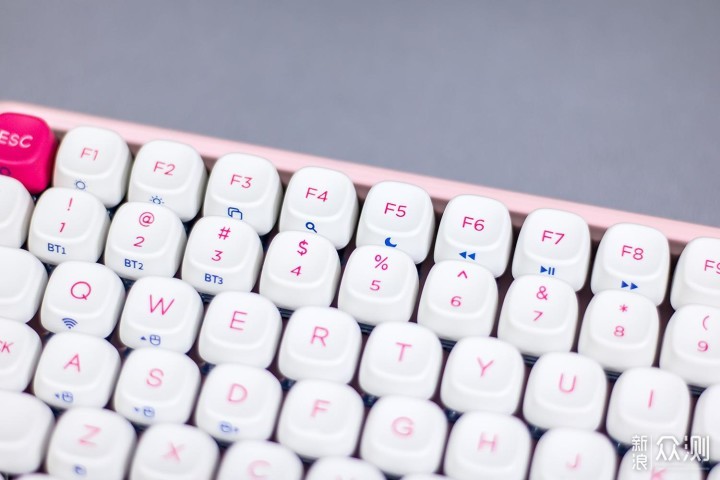 达尔优小方糖Z82机械键盘：为桌面添粉颜_新浪众测