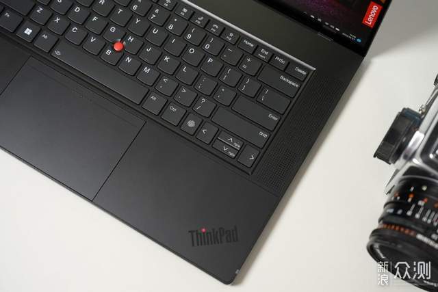 30周年玩点不一样的？ ThinkPad Z16评测_新浪众测