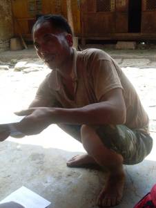 山村里打赤脚的孩子们