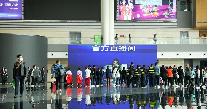 探访糖酒会官方直播间：聊的都是大牌好物，还有科普和线上观展