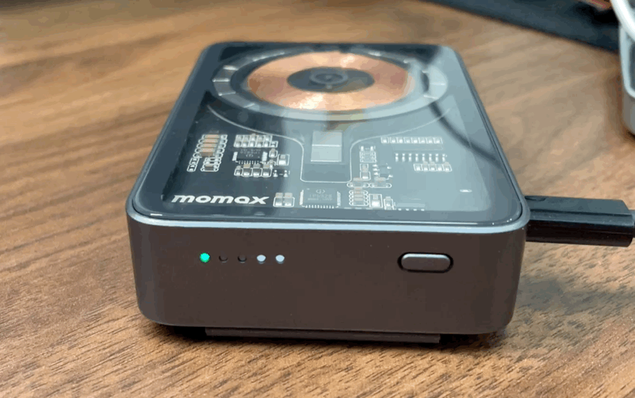 賽博朋克——MOMAX（IP111） 透明磁吸無線充_新浪眾測