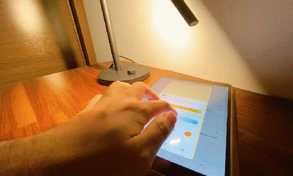 同時兼容Mi&HomeKit!米家檯燈1S耀夜黑測評!_新浪眾測