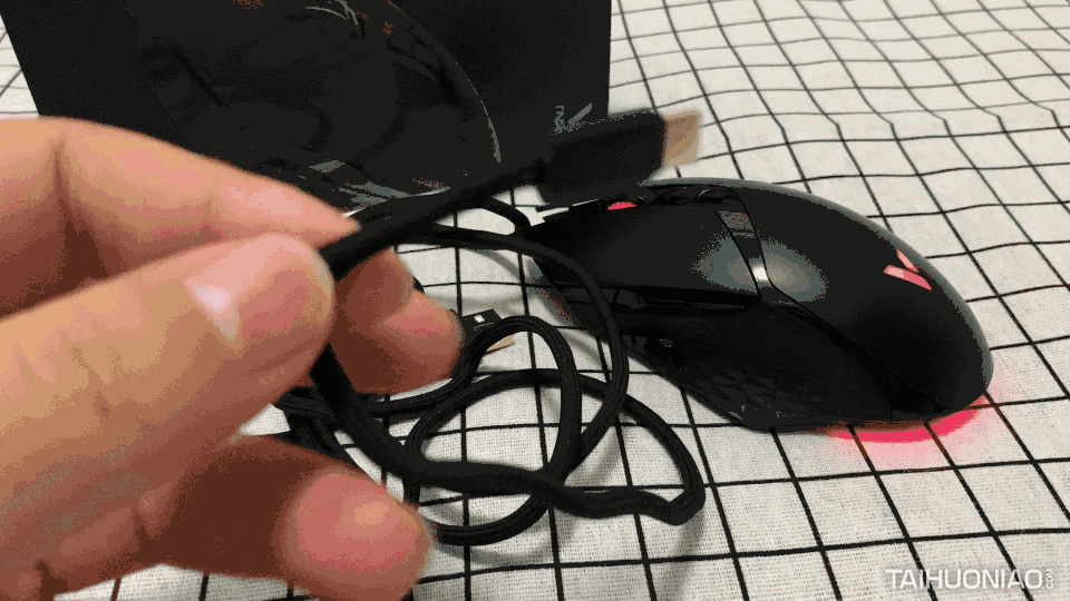 無線甩狙火力全開--雷柏V30W多模無線遊戲滑鼠_新浪眾測