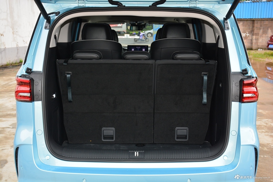 2022款荣威iMAX8 2.0T自动尊荣版