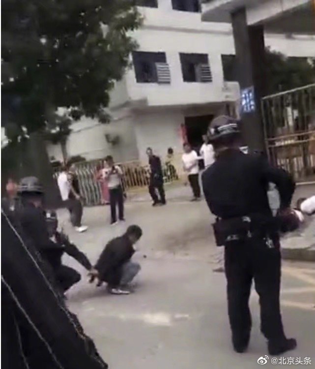 广东东莞一电子厂门口现凶杀案,警方回应:行凶者已被抓