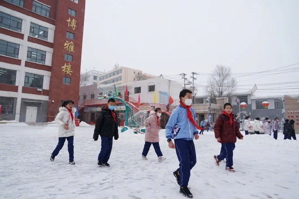 杭州学校现15例阳性病例 专家：新冠没有消失
