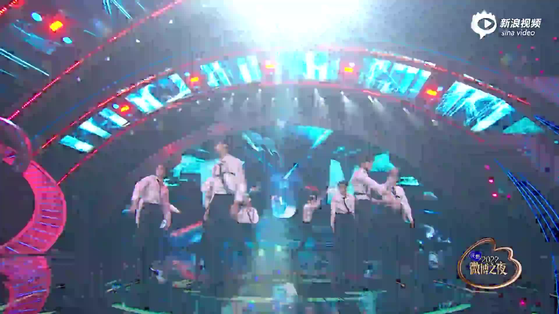 INTO1开场表演《更酷的世界》