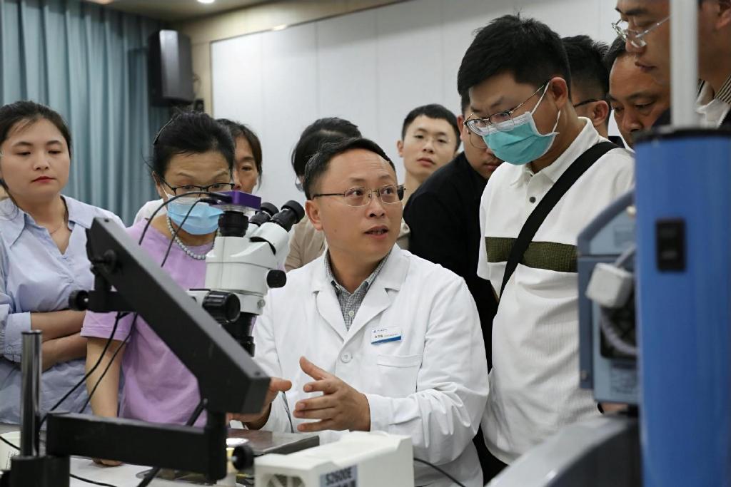 科林眼科仪器有哪些尖峰眼科集团眼科新技术沙龙暨科林超乳玻切培训班成功举办_https://www.jmylbn.com_新闻资讯_第11张