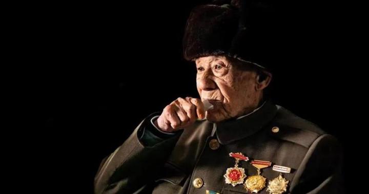 97岁抗日英雄郭正荣逝世，曾没用一枪一弹让两千余敌军投降