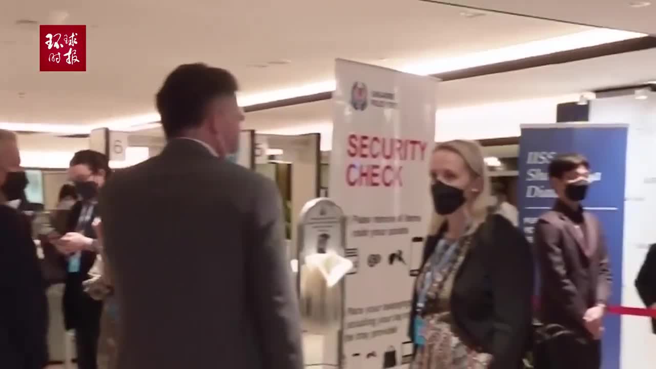 美防长跨越两个座位，主动与中国防长握手，澳总理在中美间找平衡