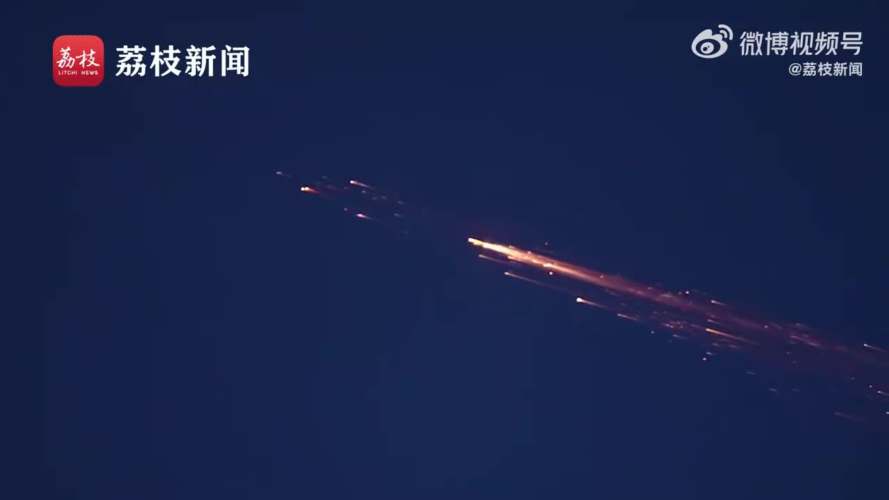 华丽璀璨!这不是火流星这是神十五返回舱划过_手机新浪网